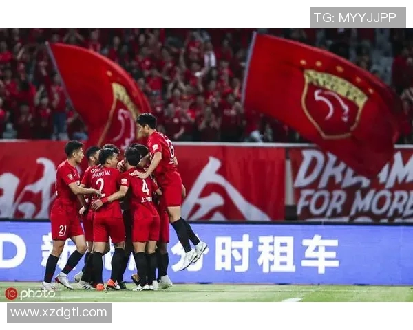 上港逆转鲁能精彩对决2比1收获胜利展现强大实力